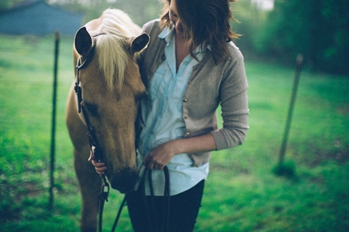 Use natural products on horses with sensitive skin.